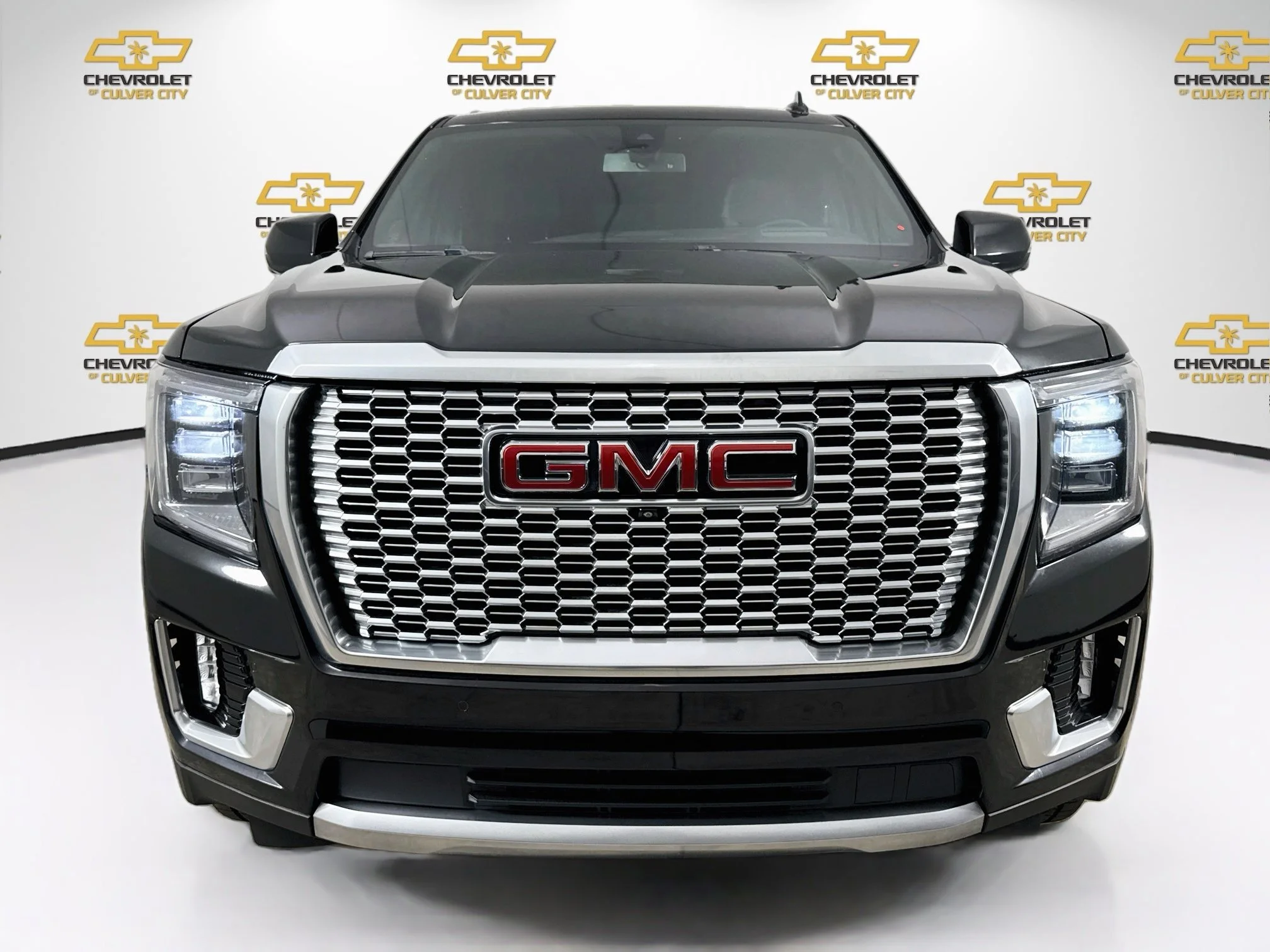 Used 2022 ONYX BLACK GMC Denali image 2