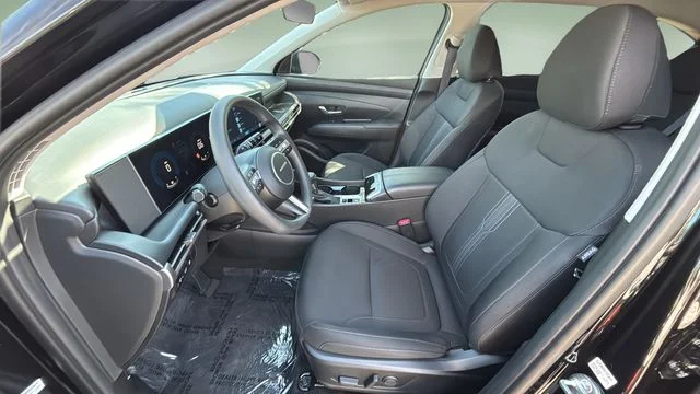 Used 2025 Black Hyundai SEL image 18
