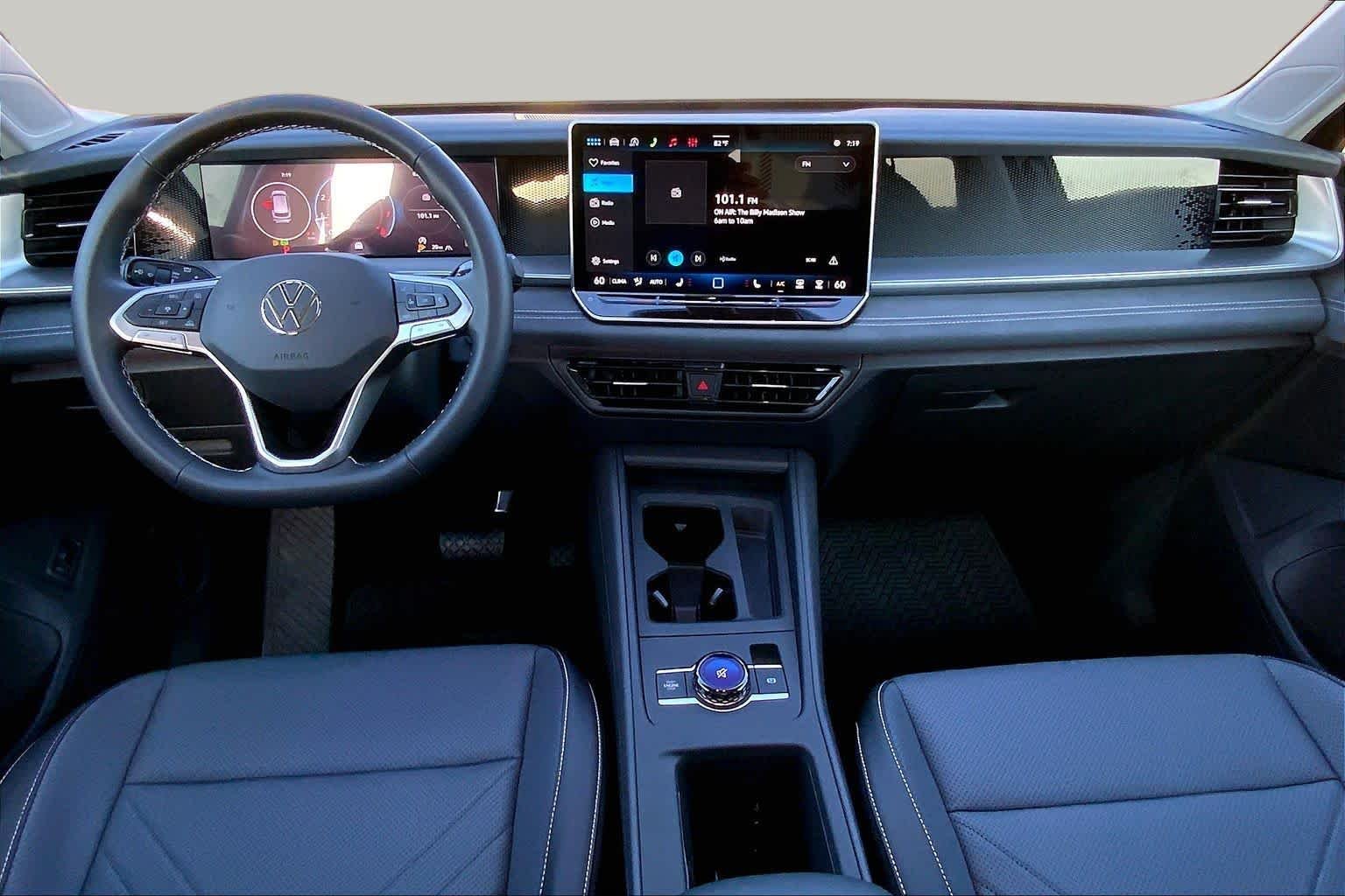 New 2026 Deep Black Pear Volkswagen SE image 5