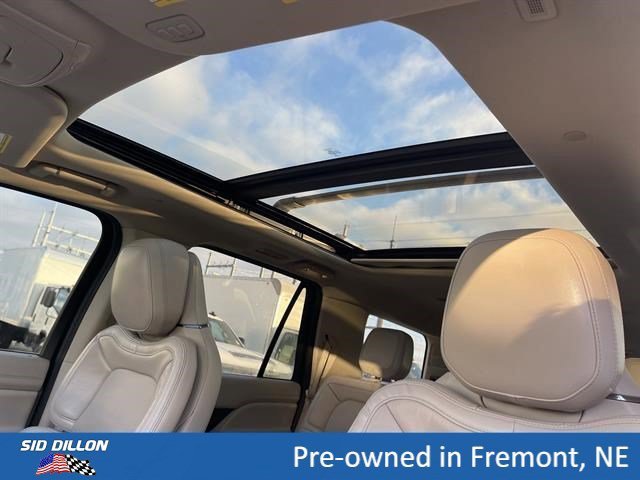 Used 2021 White Lincoln Reserve image 17