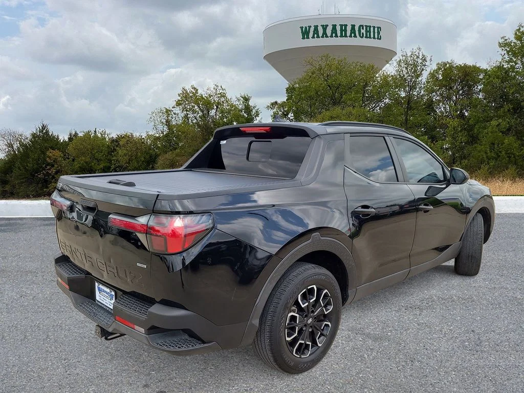 Used 2023 Black Hyundai SEL image 5