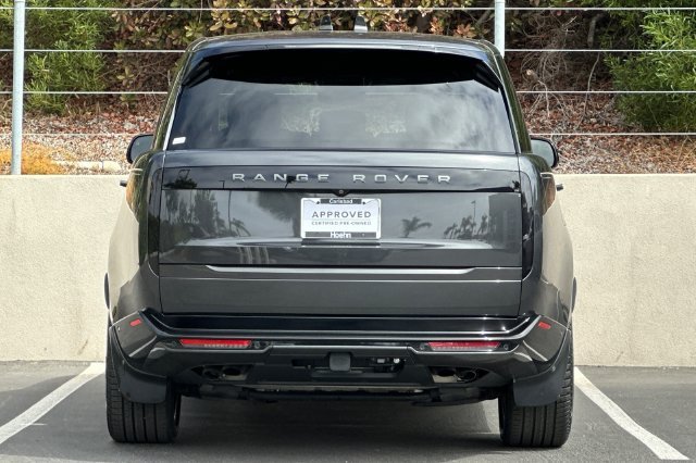 Used 2024 Gray Land Rover SE image 4