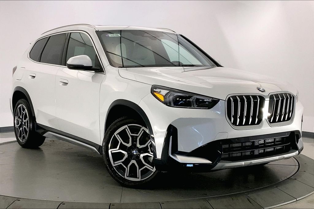 Used 2026 Mineral White Metallic BMW  image 11