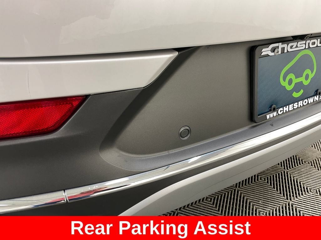 Used 2020 WHITE FROST TRICOAT Buick Essence image 15