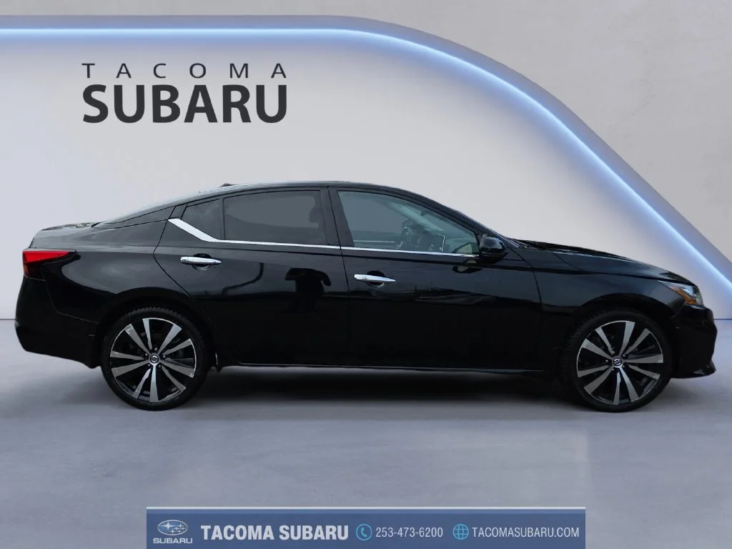 Used 2019 Black Nissan 2.5 Platinum image 6