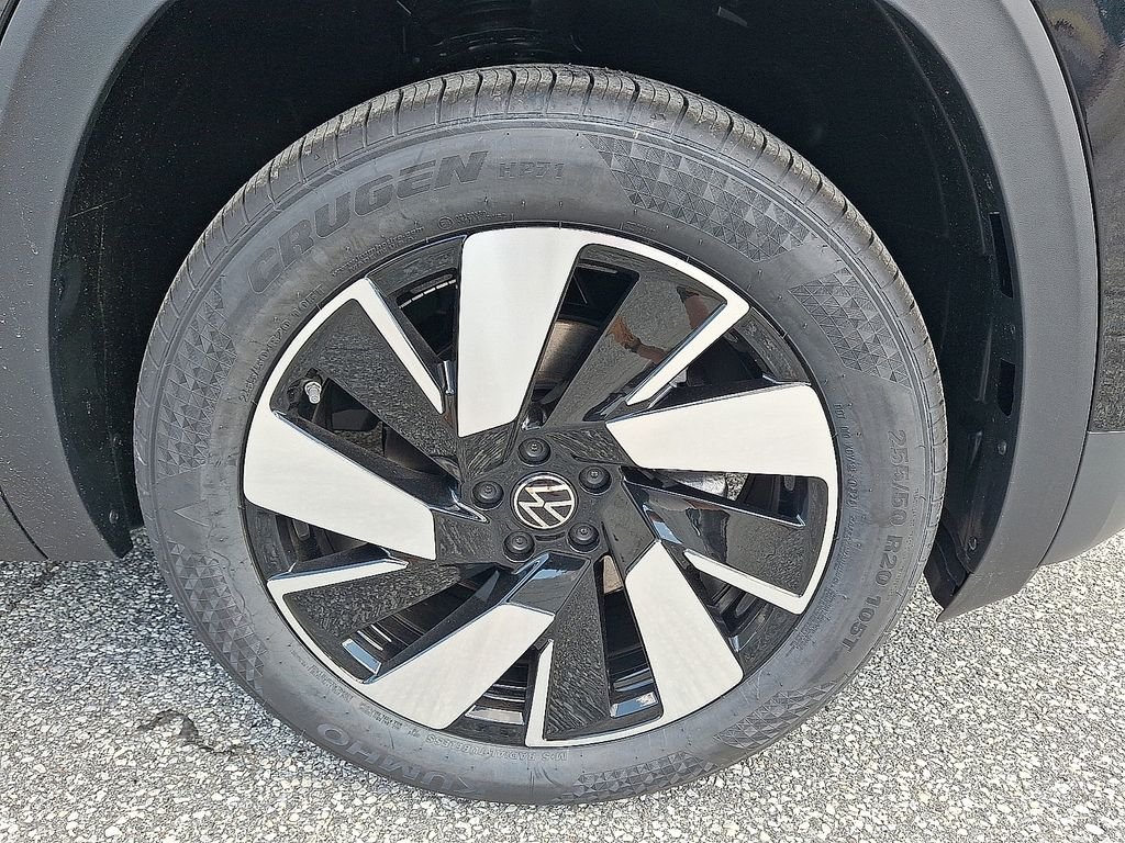 New 2026 Black Volkswagen 2.0T SE w/Technology image 5