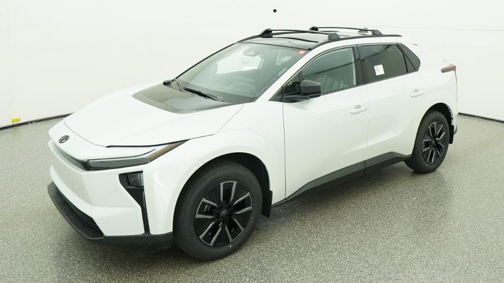 New 2026 Wind Chill Pearl Toyota XLE image 33