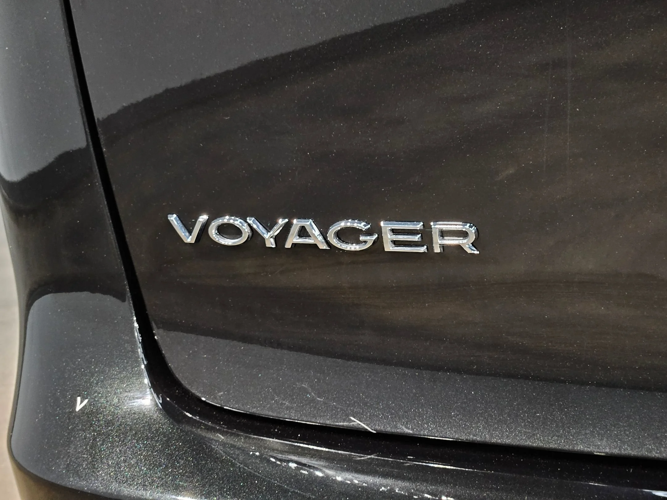Used 2021 Brilliant Black Crystal Pearlcoat Chrysler L image 35
