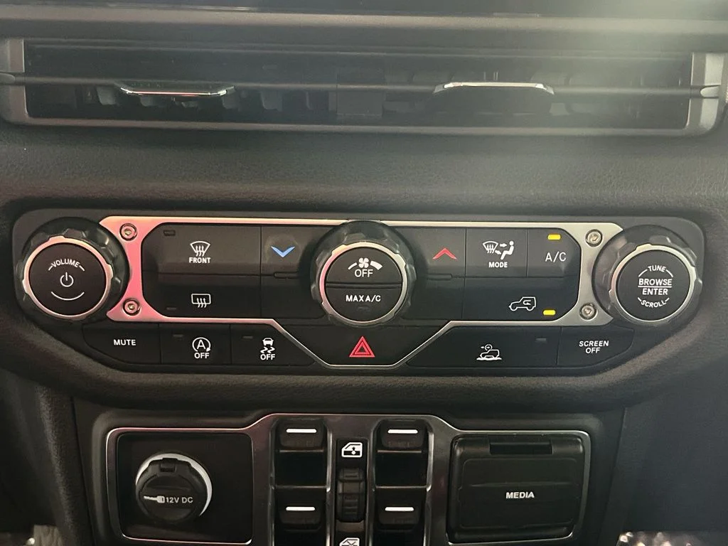 Used 2025 White Jeep Sport S image 16