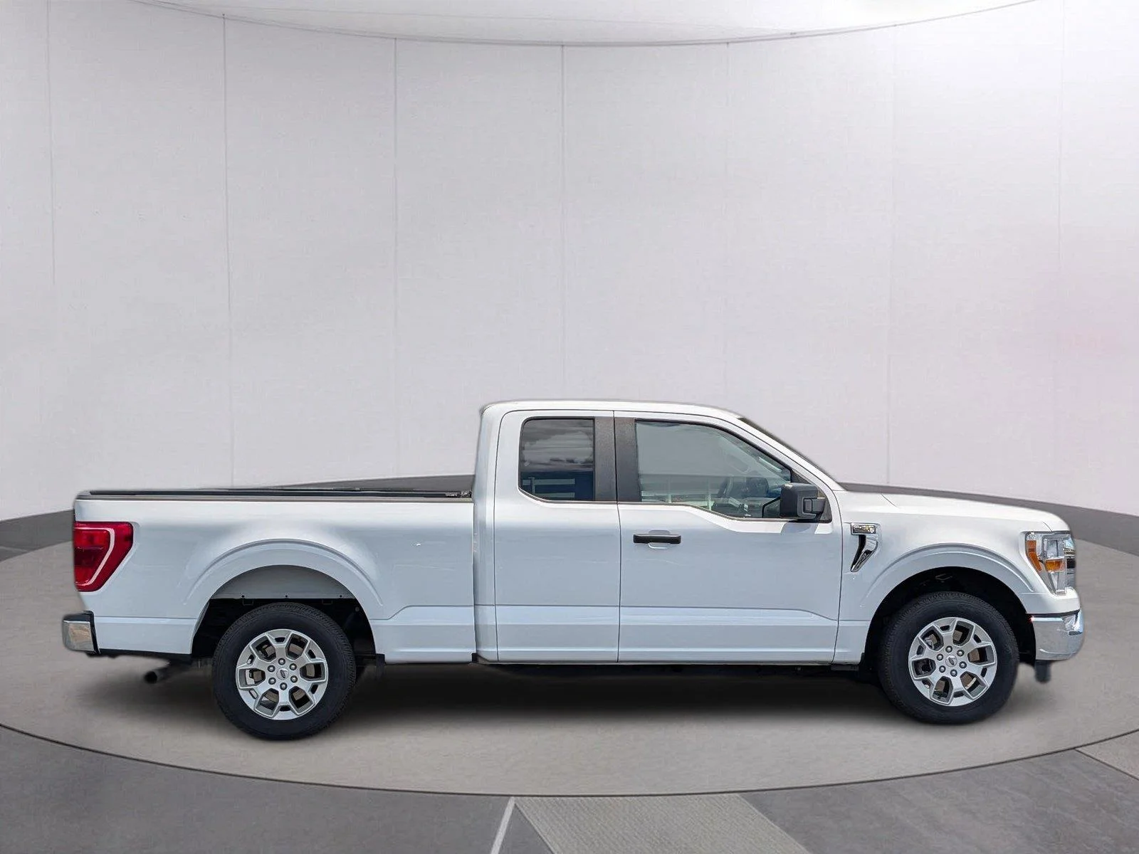 Used 2022 Oxford White Ford XLT image 7