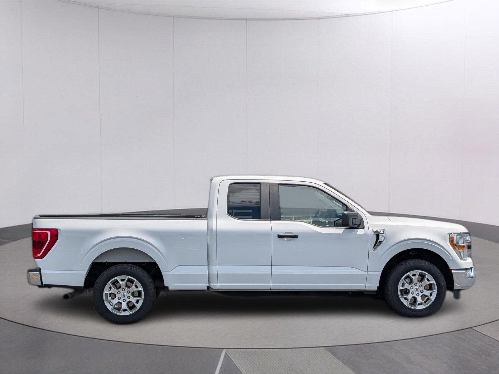 Used 2022 Oxford White Ford XLT image 7