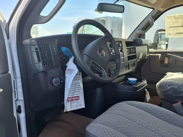 New 2025 Summit White GMC 1WT image 19