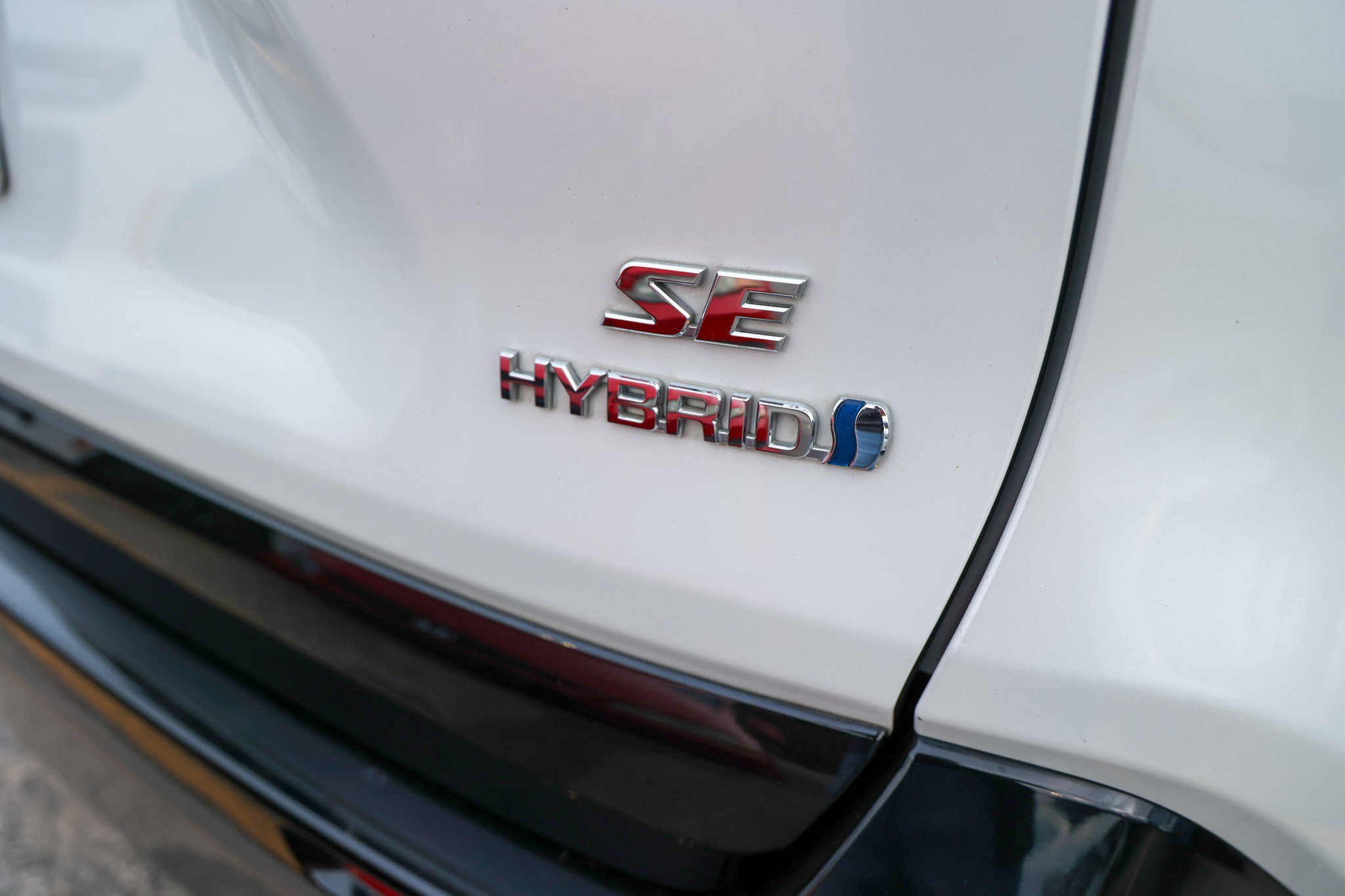 Used 2024 WIND CHILL PEARL Toyota Hybrid SE image 10