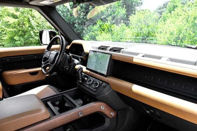 Used 2024 Santorini Black Metallic Land Rover X image 19