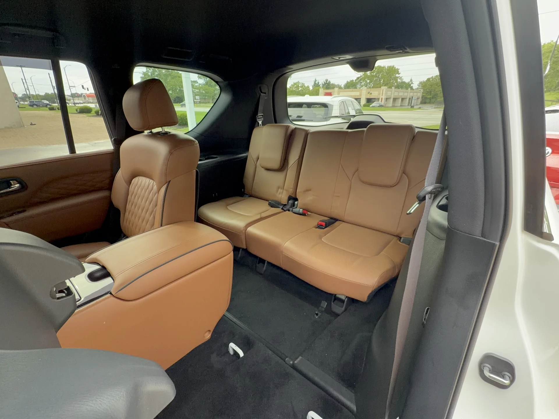 Used 2023 Moonstone White INFINITI Sensory image 30