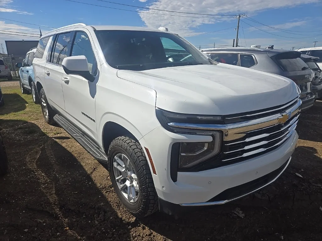 Used 2025 White Chevrolet LT image 5