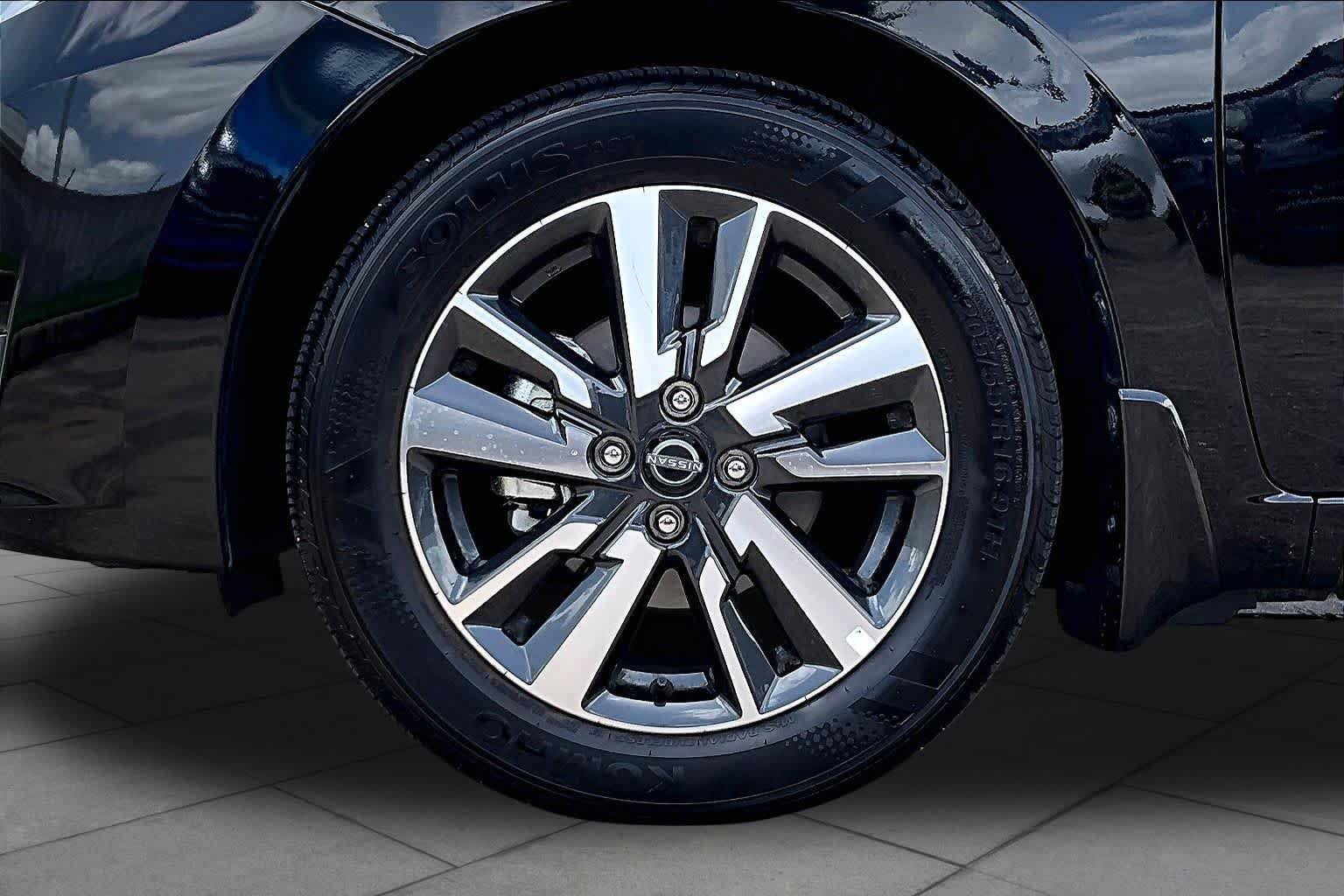 Used 2025 Super Black Nissan SV image 11