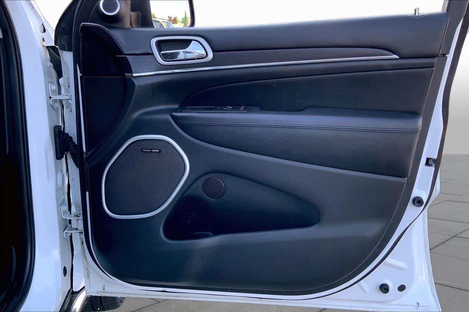 Used 2018 Bright White Clearcoat Jeep Summit image 23