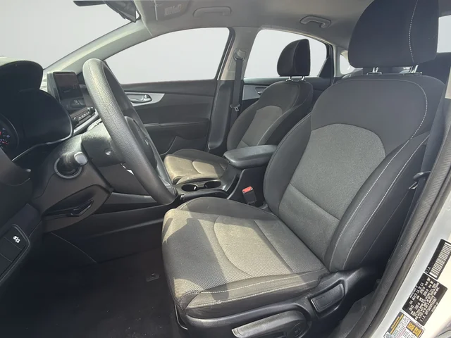 Used 2023 White Kia LXS image 21