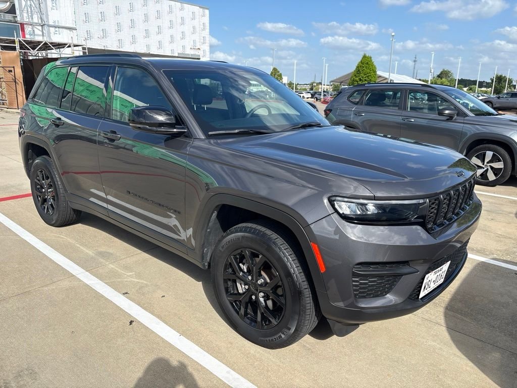 Used 2024 Gray Jeep Altitude image 1