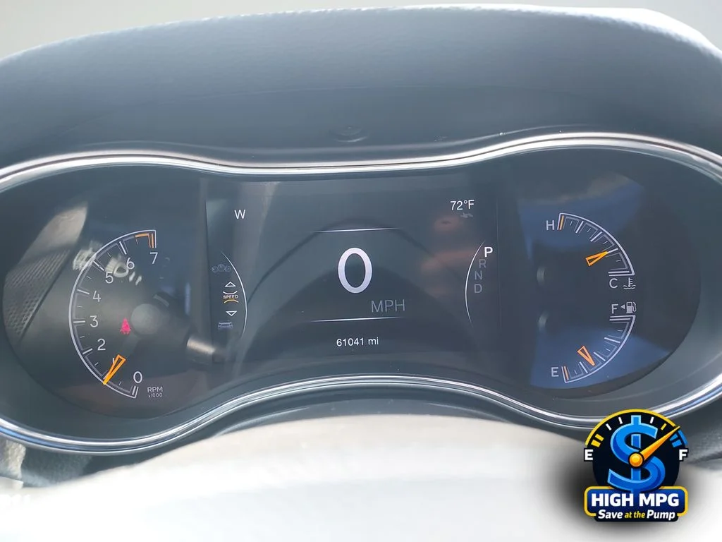 Used 2021 Black Jeep Laredo E image 27