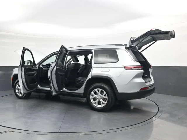 Used 2023 Silver Jeep Limited image 50
