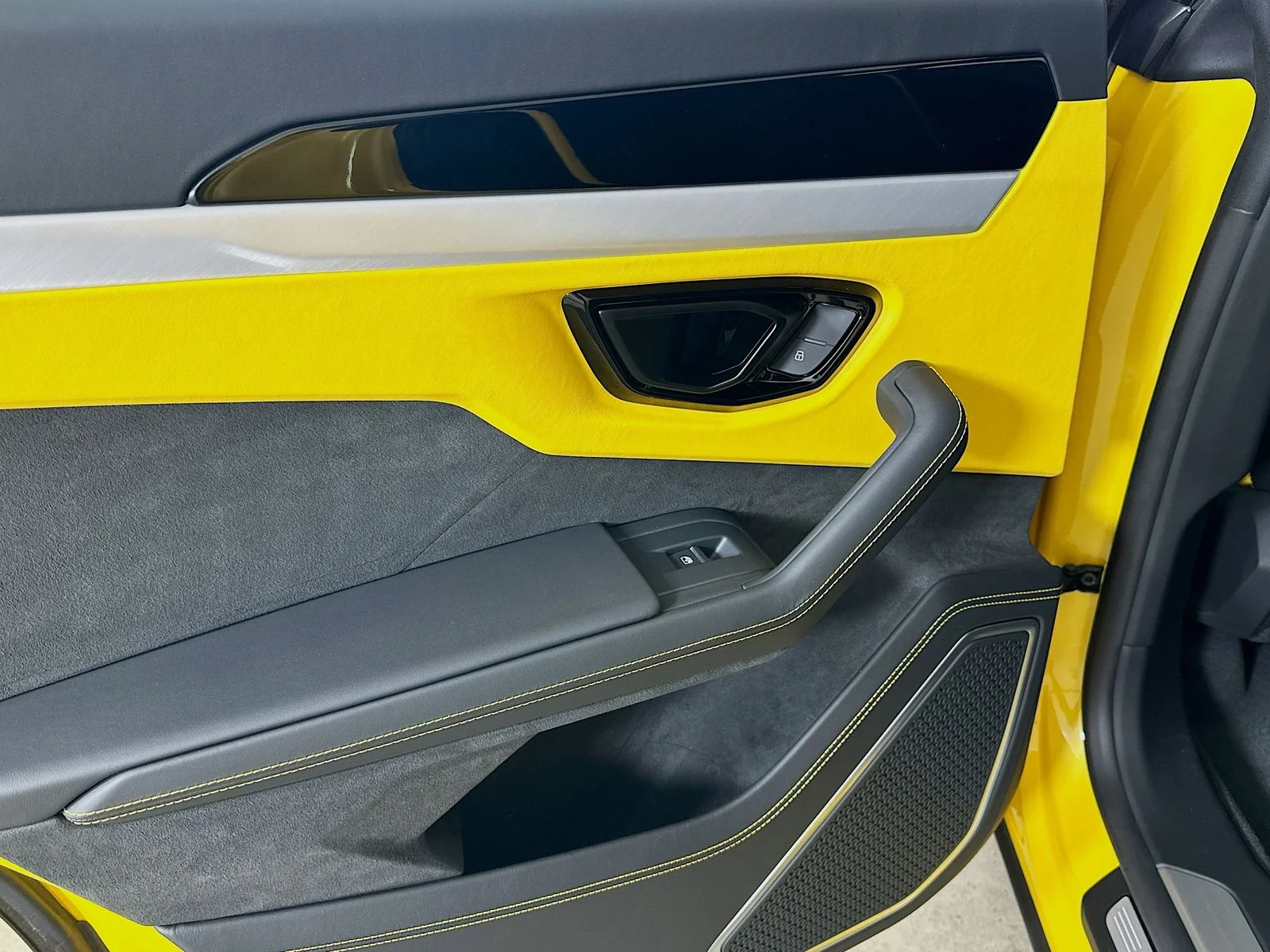 Used 2025 Yellow Lamborghini  image 57