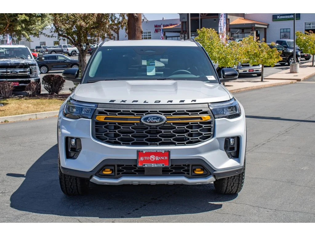 New 2026 SPACE WHITE METALLIC Ford Tremor image 3