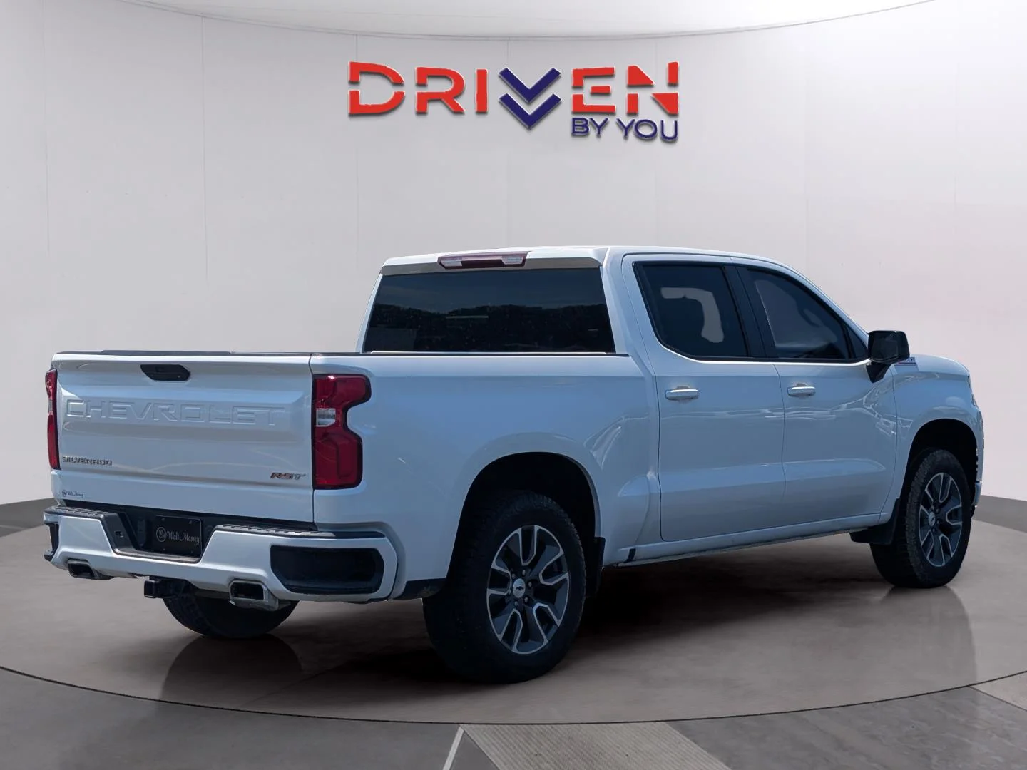 Used 2022 Iridescent Pearl Tricoat Chevrolet RST image 5