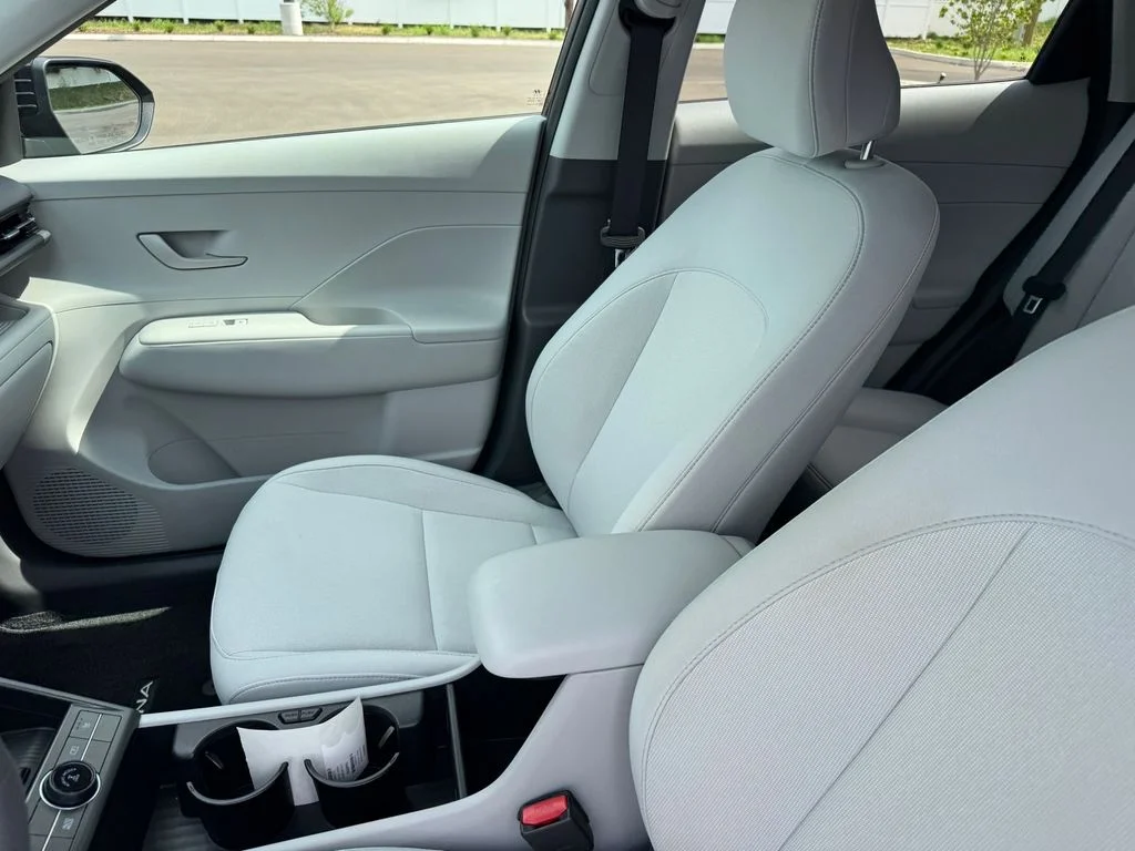 Used 2025 Black Hyundai SEL Convenience image 10