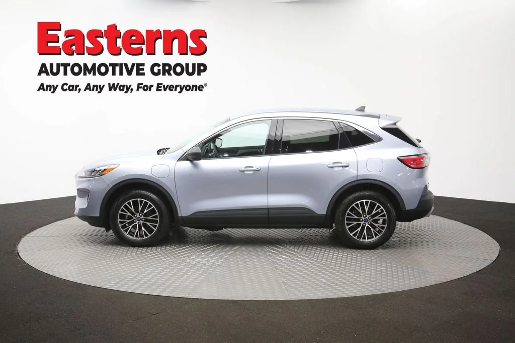 Used 2022 Blue Ford SE image 61