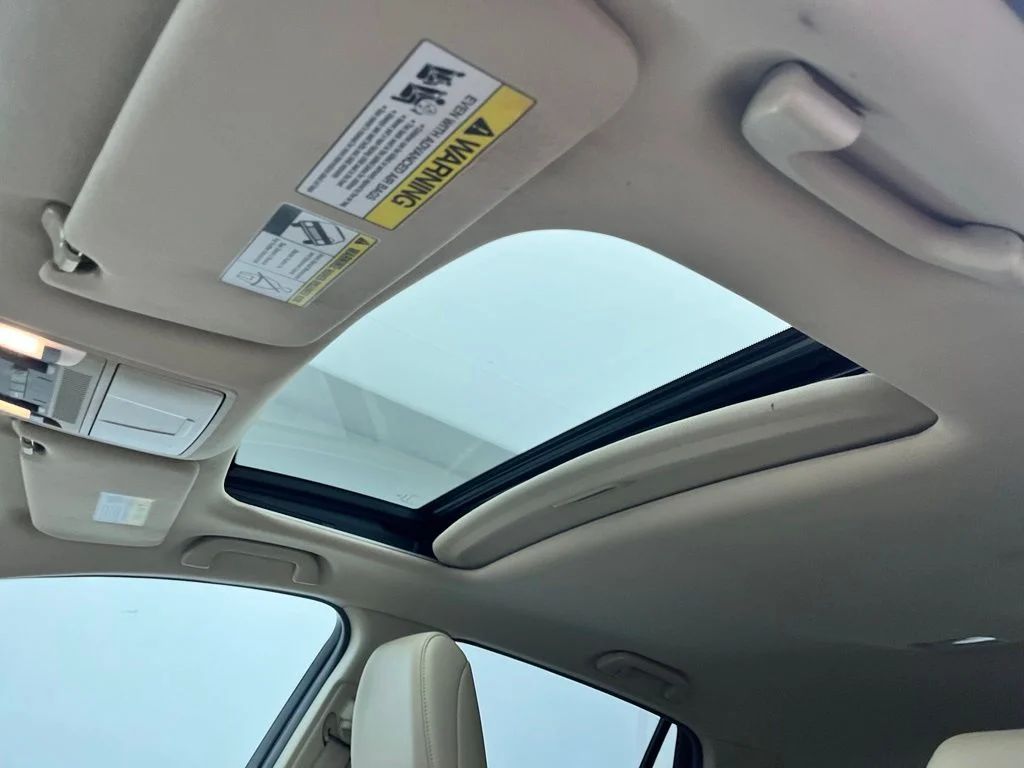 Used 2018  Acura Base image 5