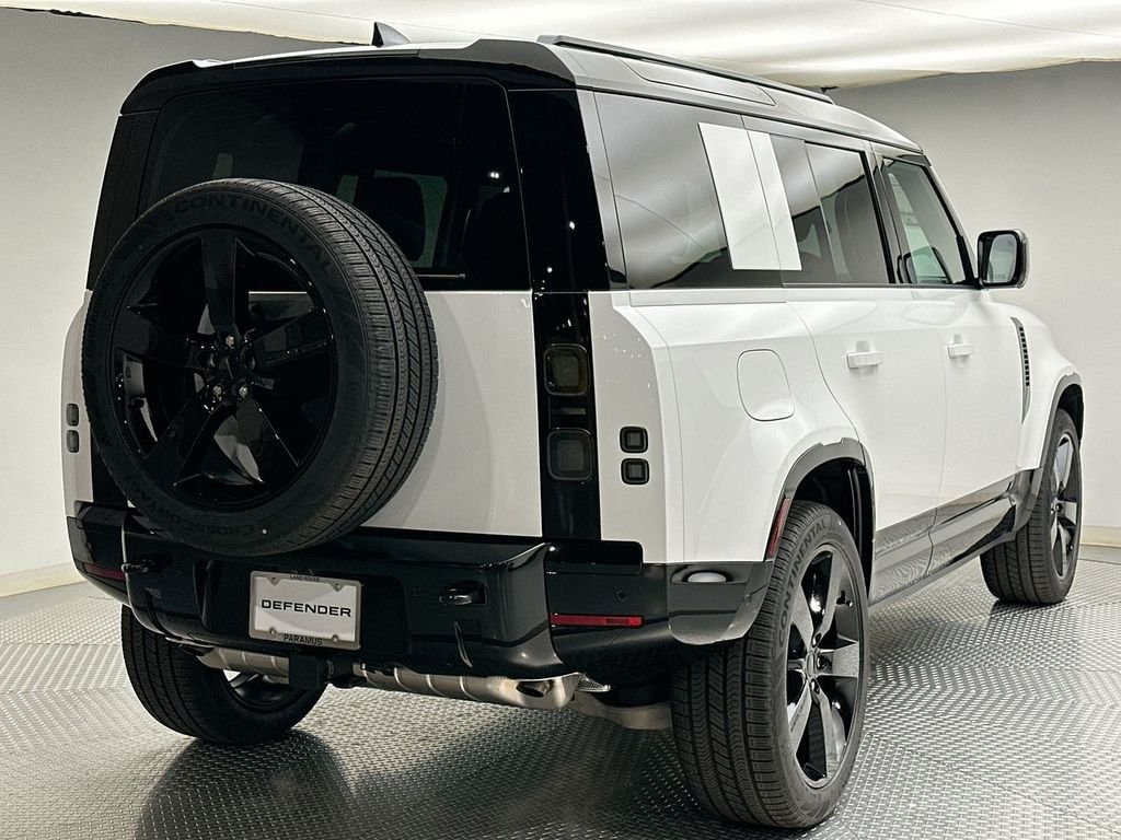 New 2026 Fuji White Land Rover X-Dynamic SE image 3