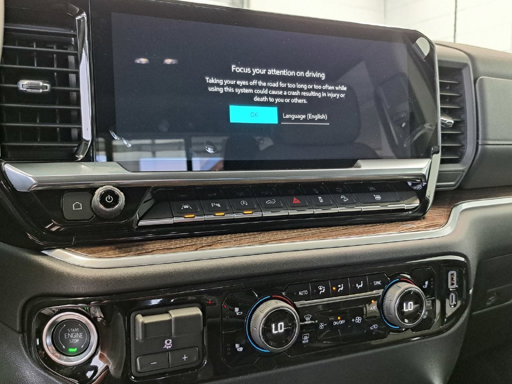 2026 Chevrolet Silverado 1500 LT Crew Cab Pickup Slide 9