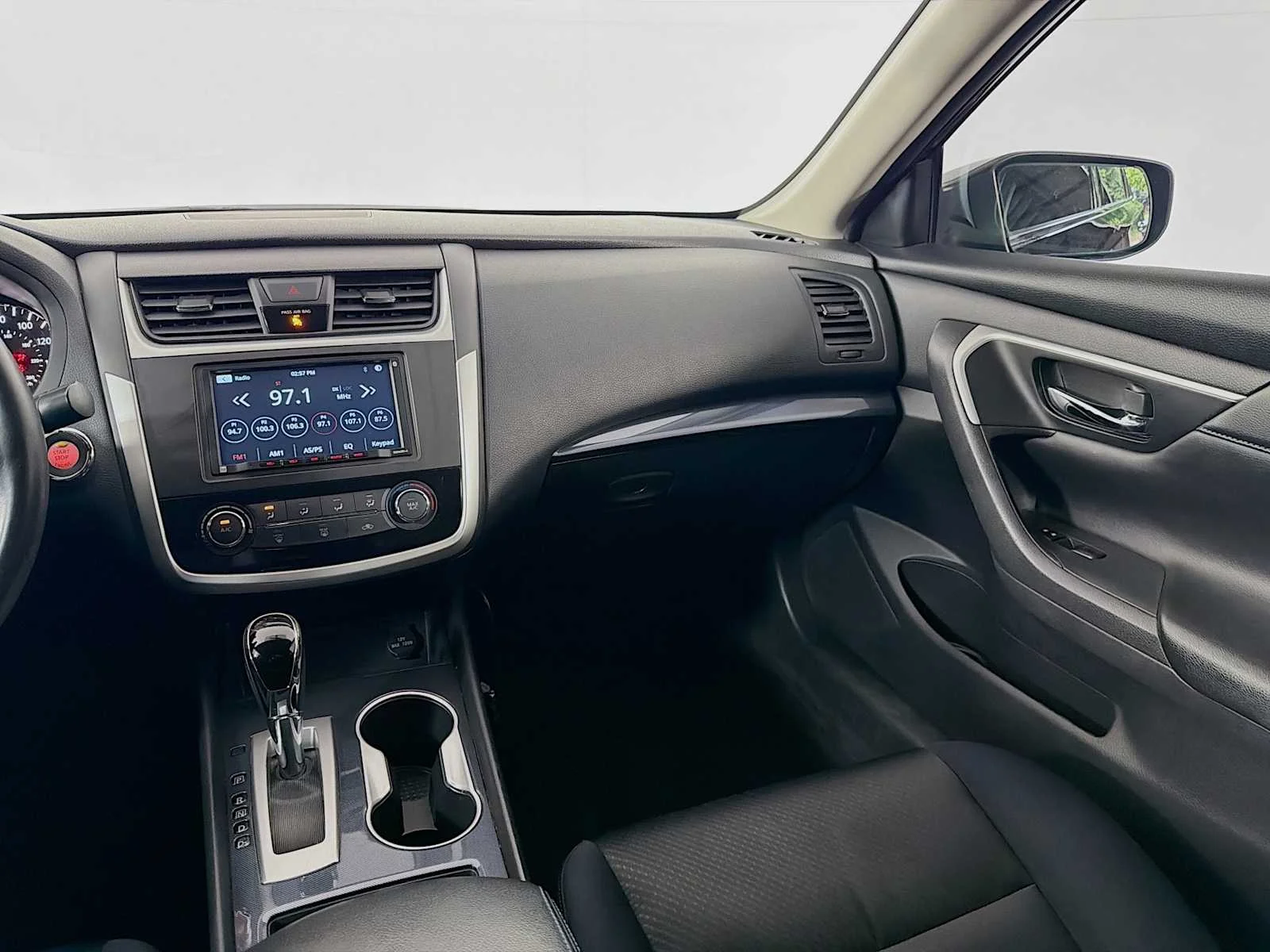 Used 2018 Super Black Nissan 2.5 SR image 20