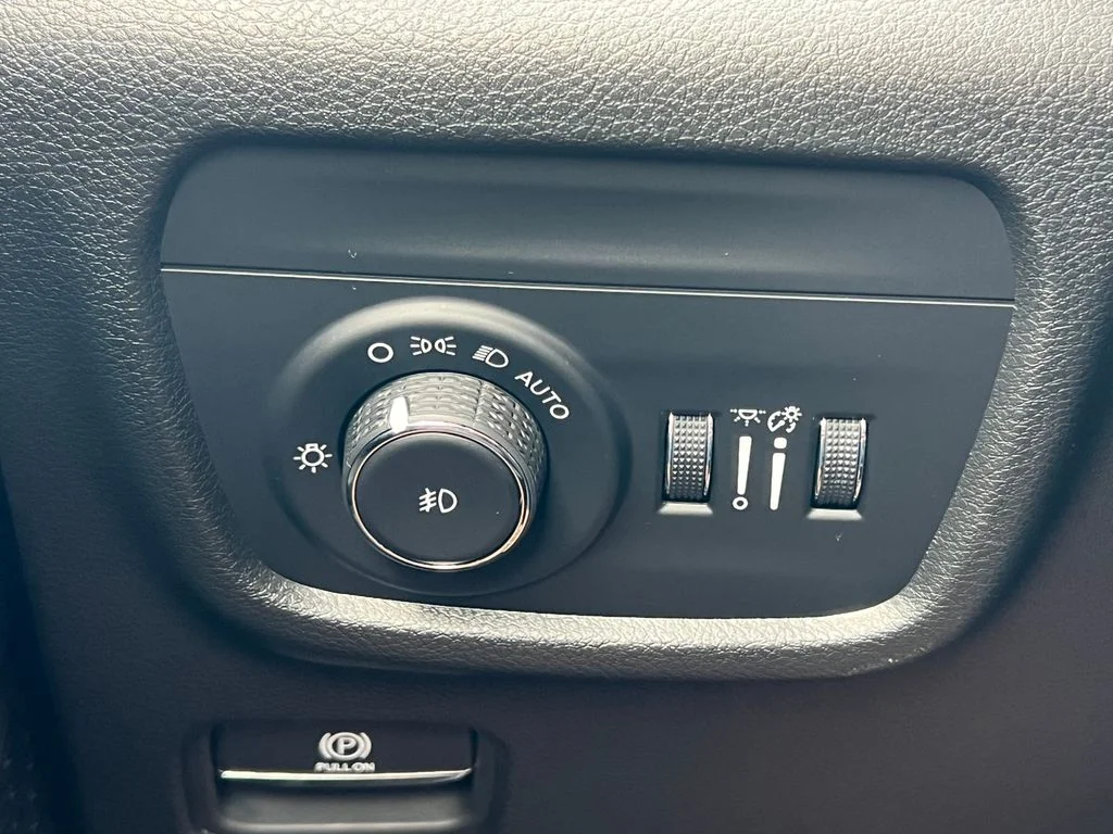 Used 2023 Black Jeep Limited image 19
