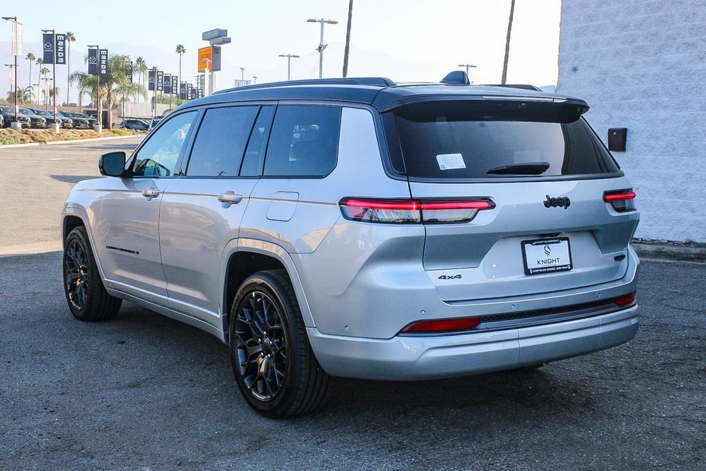 New 2026 Silver Jeep Summit image 7
