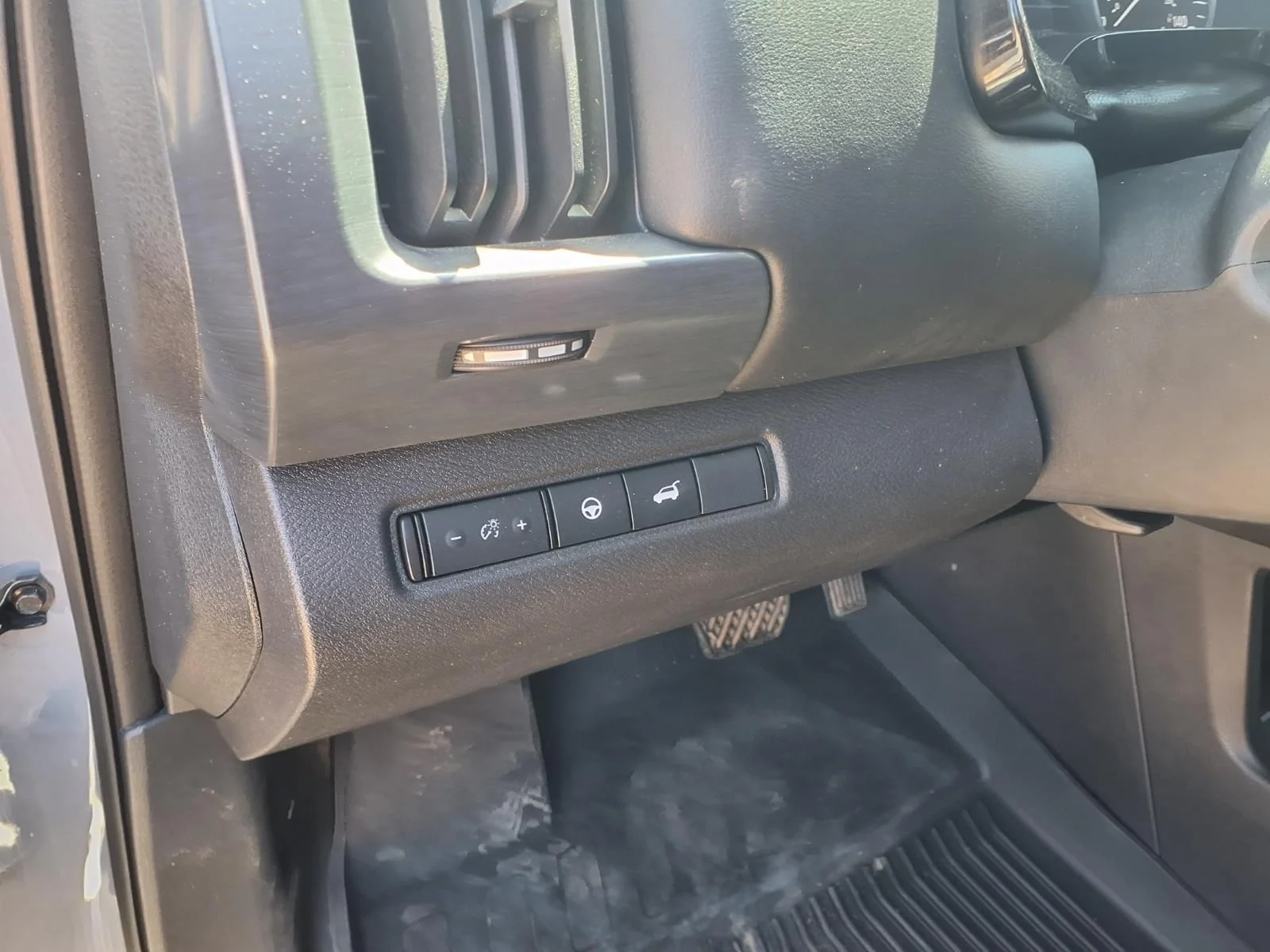 Used 2025 Gray Nissan Rock Creek image 16