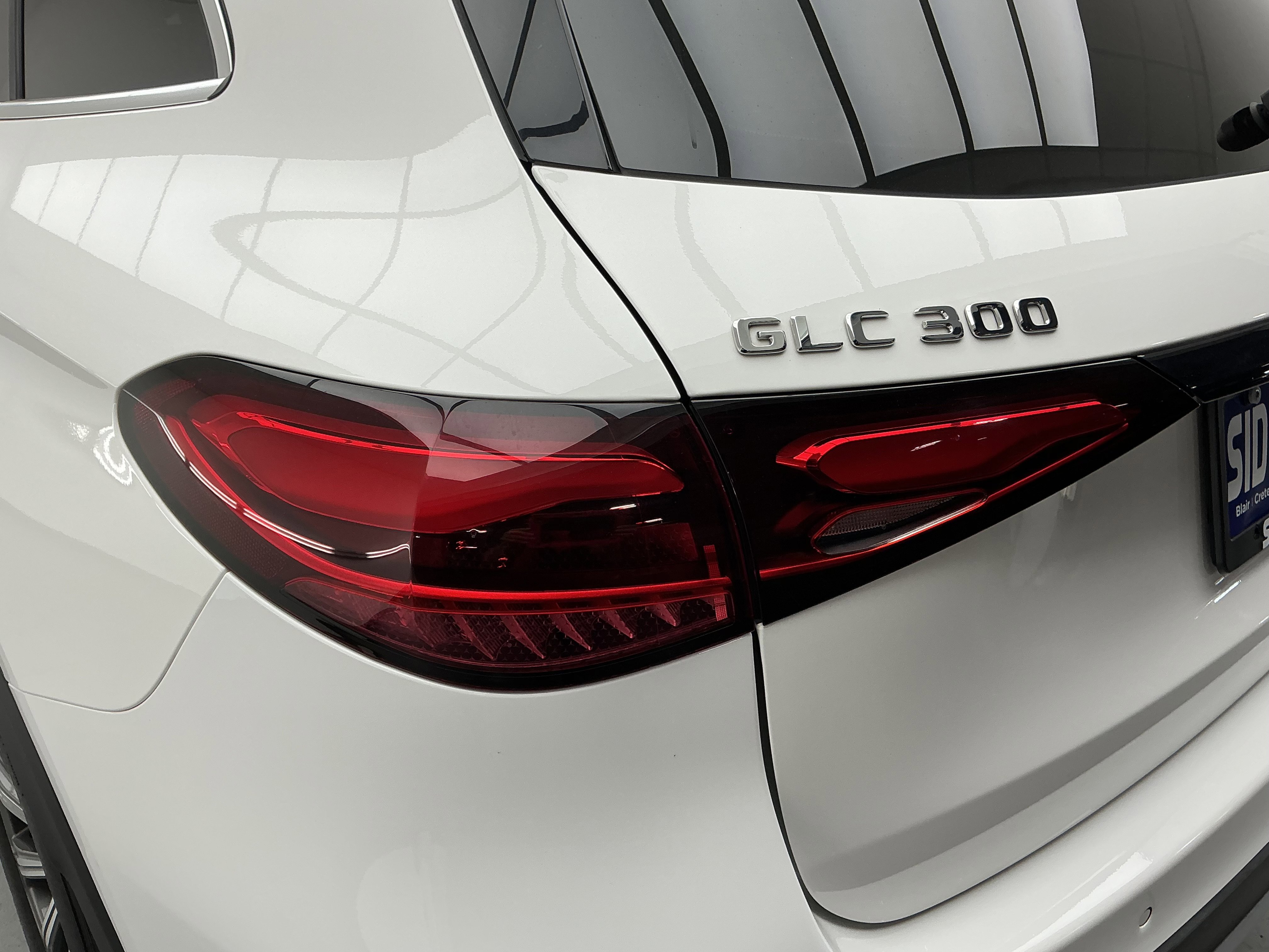 Used 2024 White Mercedes-Benz GLC 300 image 21
