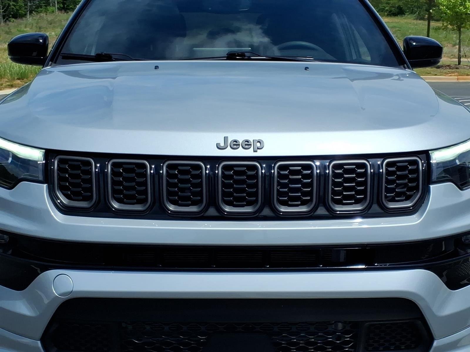 Used 2025 Silver Zynith Metallic Clearcoat Jeep Limited image 15