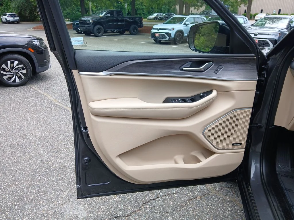 Used 2022 Gray Jeep Limited image 17