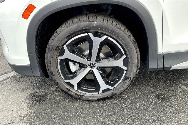 2025 Volkswagen Tiguan SE - Photo 14