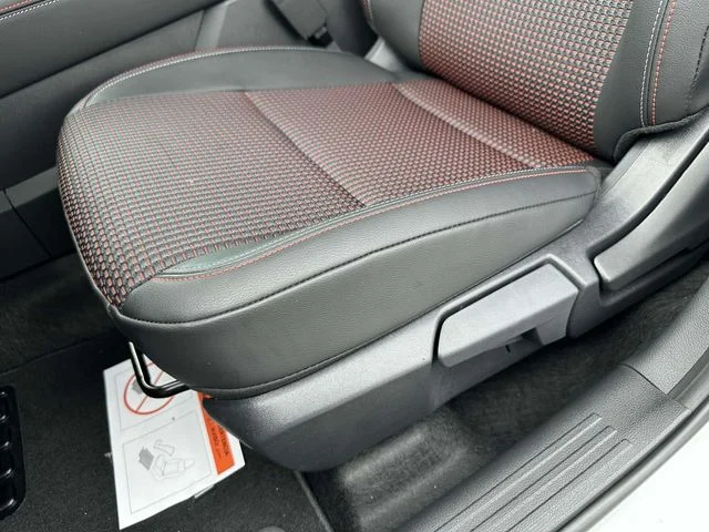 2025 Nissan Kicks SR - Photo 15