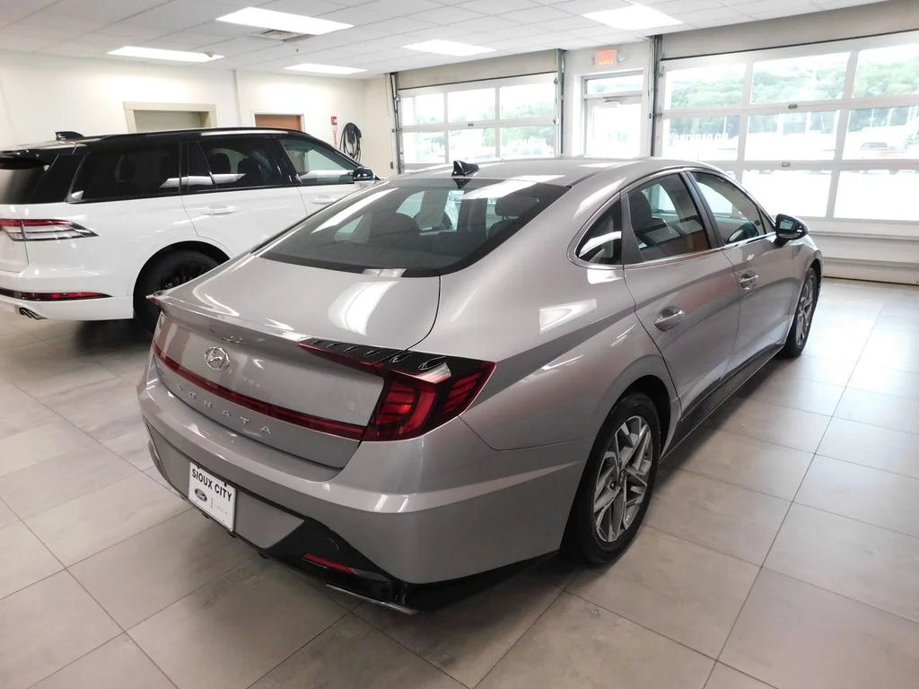 Certified Used 2023 Silver Hyundai SEL image 4