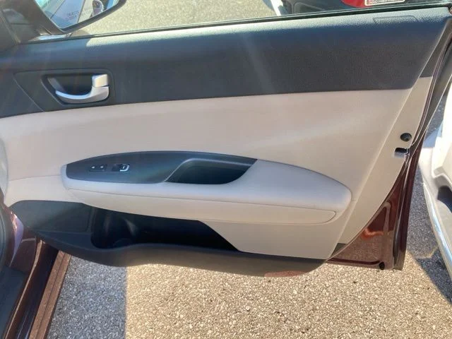 Used 2016 Purple Kia LX image 29