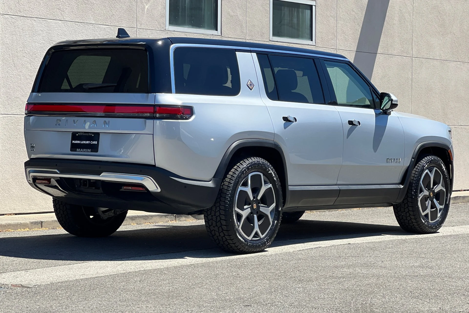 Used 2024 Rivian R1S Adventure with VIN 7PDSGBBA4RN034716 for sale in Corte Madera, CA
