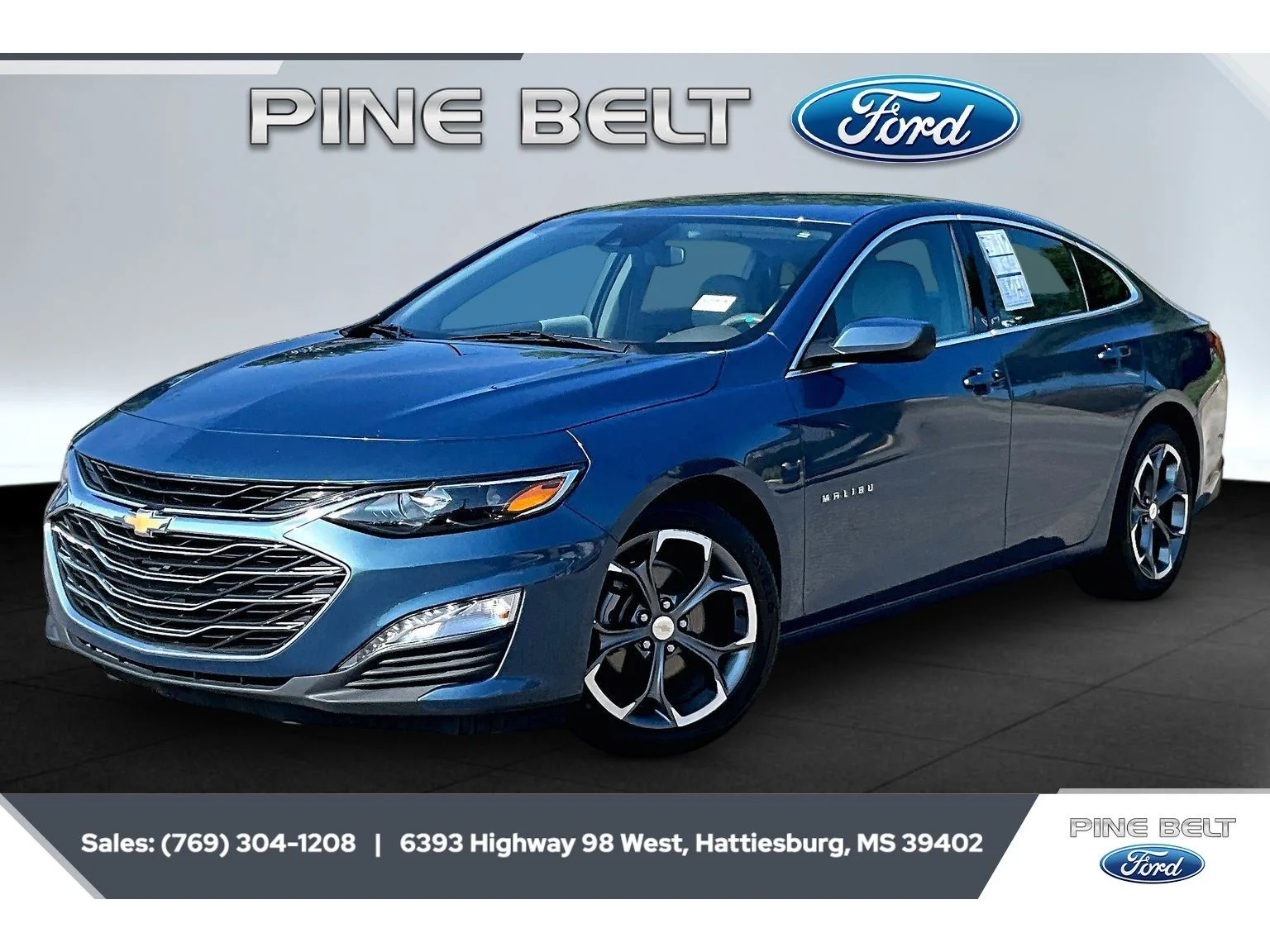 Used 2024 Lakeshore Blue Metallic Chevrolet LT image 10