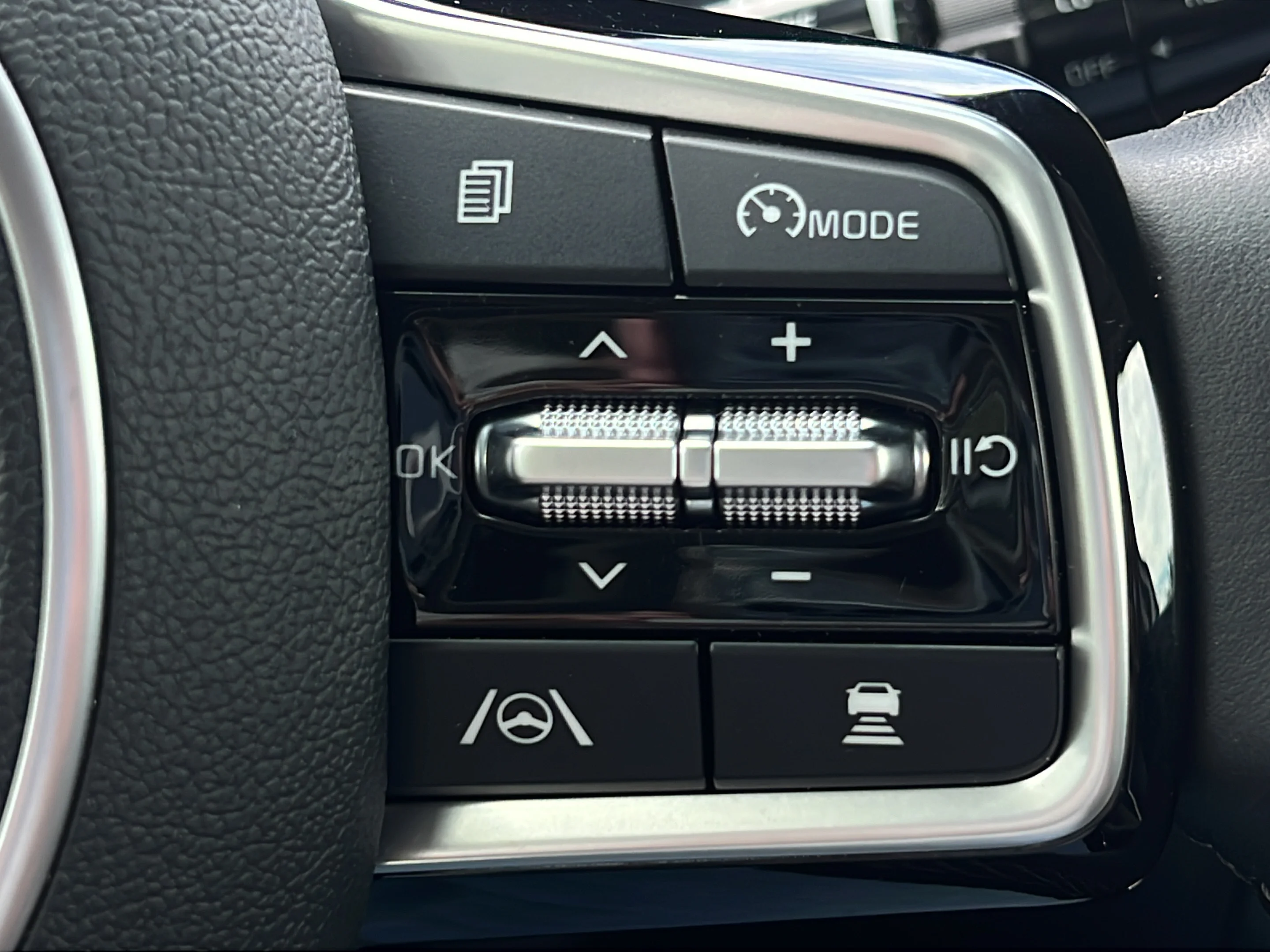 Used 2023 Glacial White Pearl Kia EX image 26