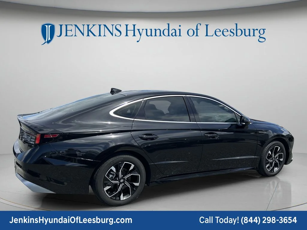 Used 2024 Black Hyundai SEL image 4