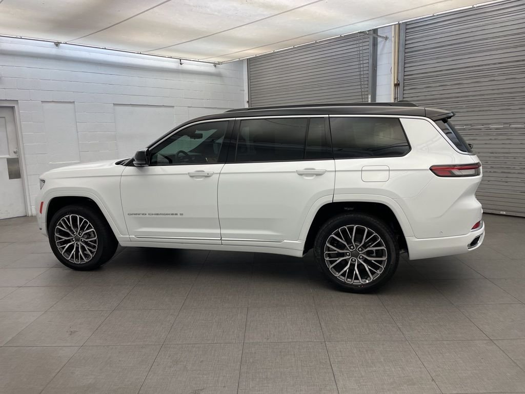 New 2025 Bright White Clear-Coat Exterior Paint Jeep Summit image 9
